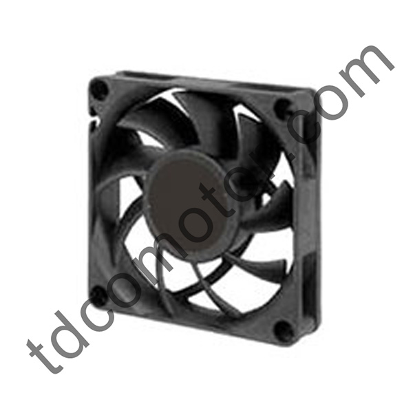 DC Axial ພັດລົມຂະ ໜາດ 70x70x15 YZ-7015D ຊຸດແຂນເສື້ອແຂນ